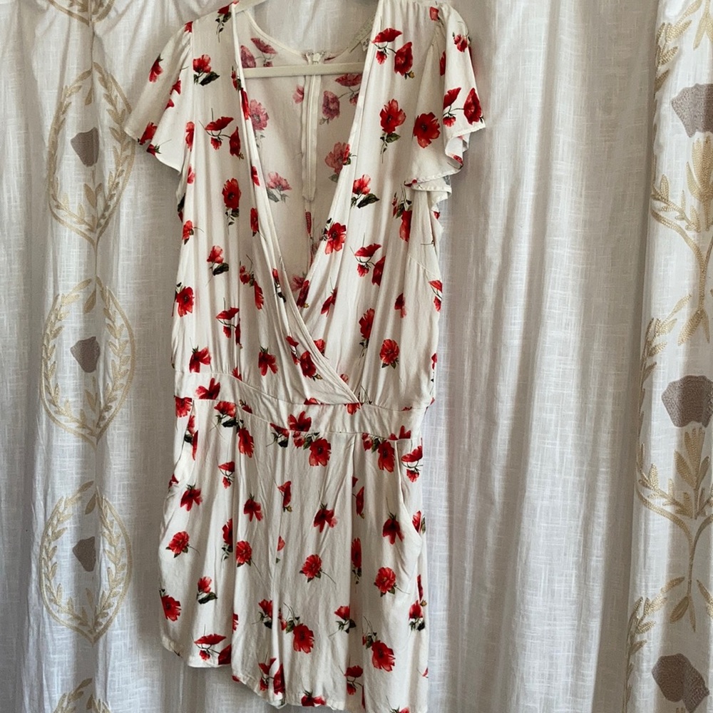 Floral Romper with Pockets!